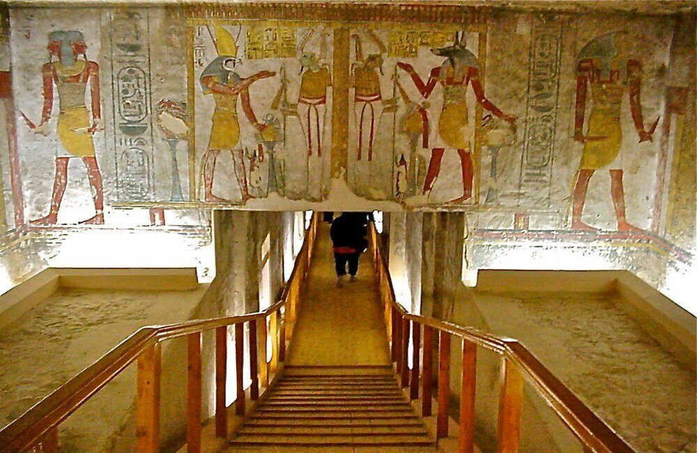 KV8-Tomb-of-Merenptah-Descending-Staircase-with-Wall-Reliefs-and-Deities